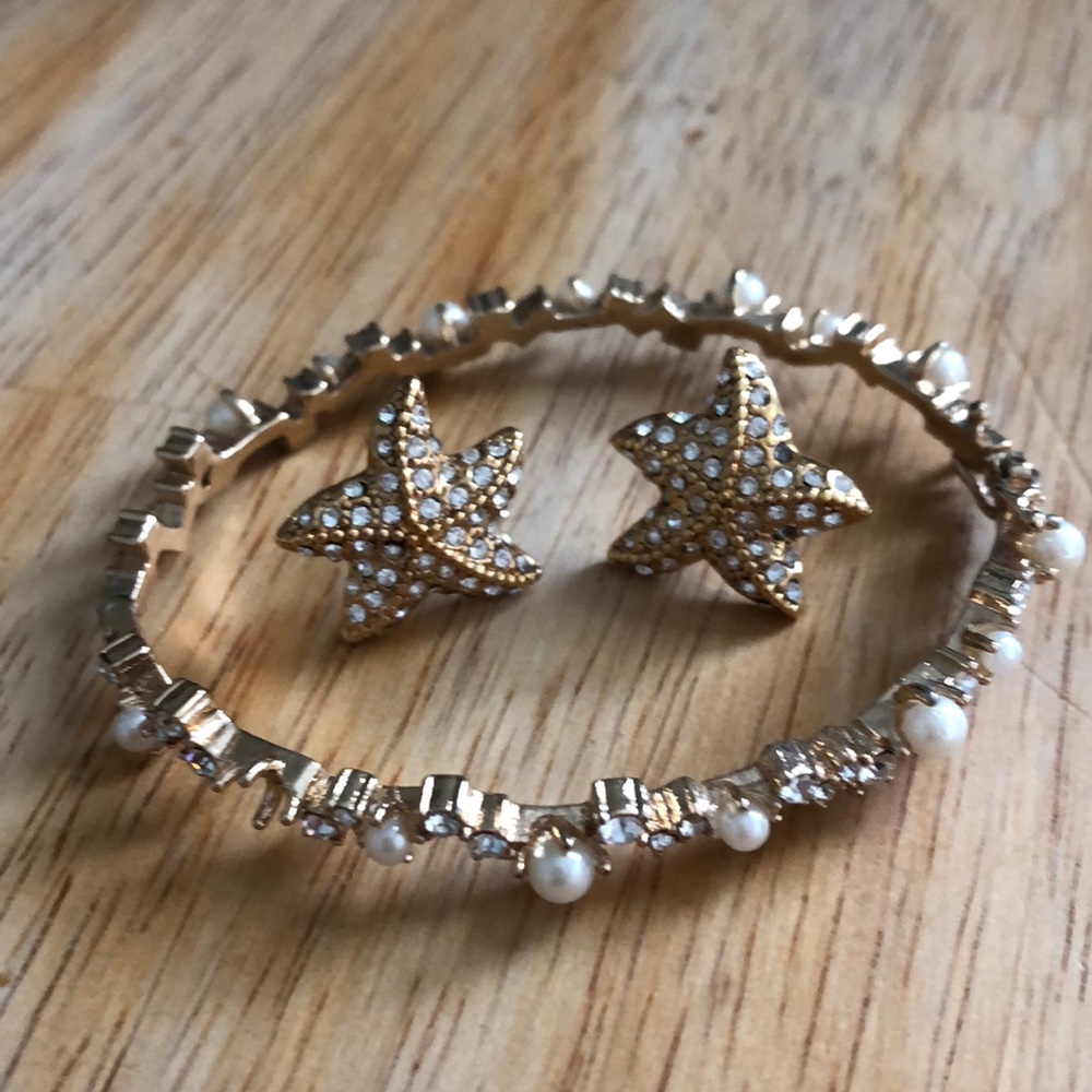 ⭐️Gold starfish stud earrings and bracelet